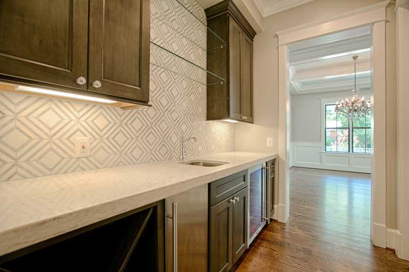 21__3706 John Marshall Dr_GS